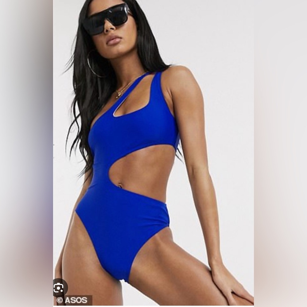 Cut out bathing suit with high leg.